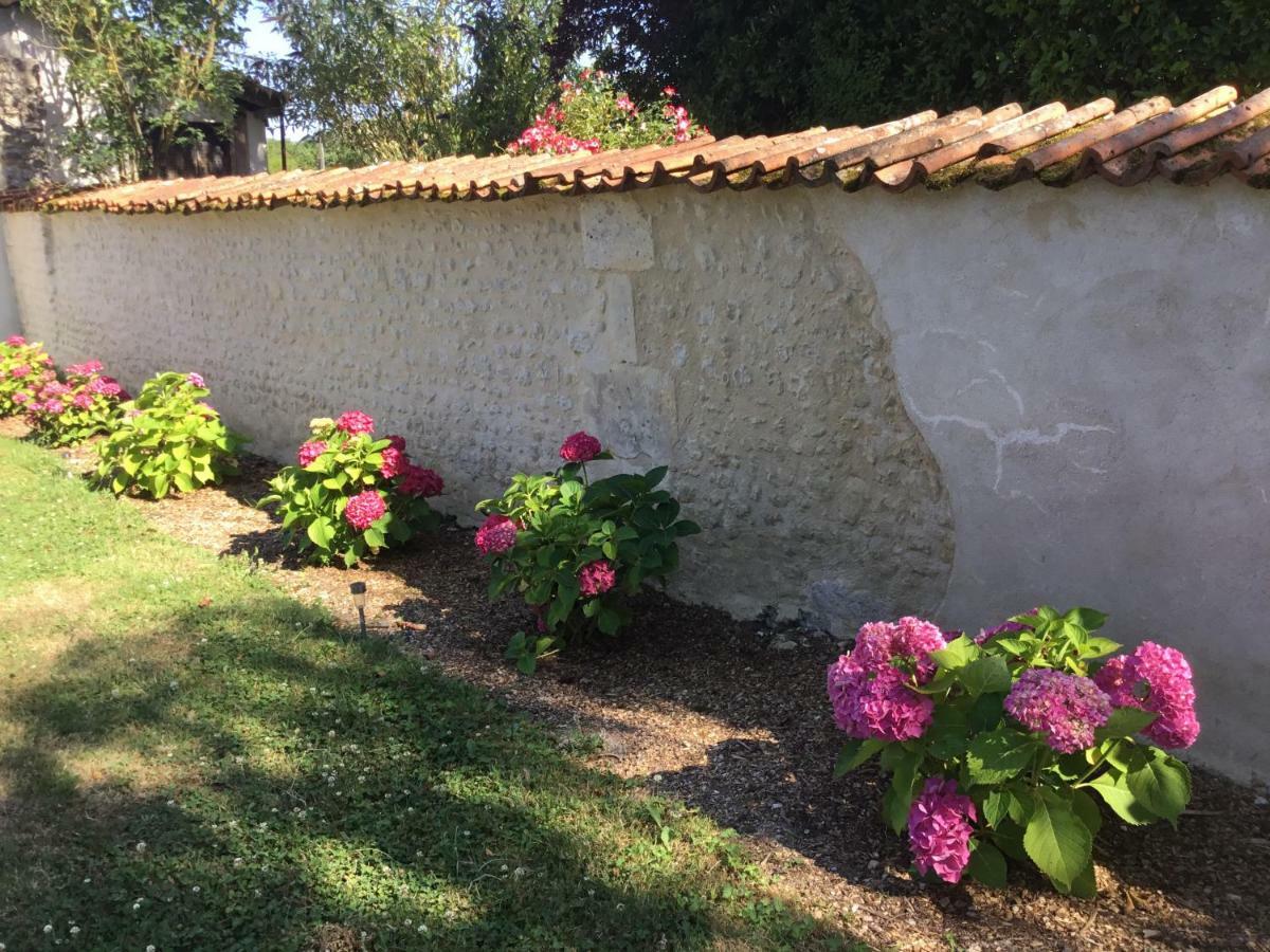 Bed and Breakfast Le Chemin Challignac Exterior foto